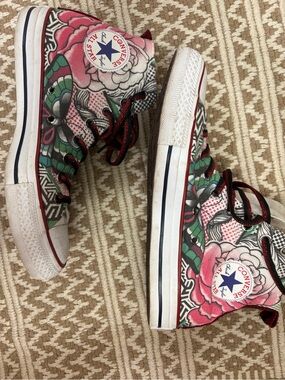 RARE CONVERSE CHUCK TAYLOR BUTTERFLY High Top Sneakers in White with Red Trim